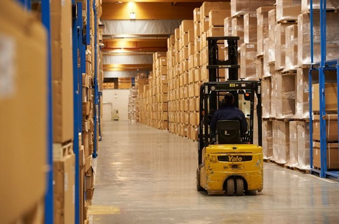 Archivo - El fabricante automovilístico nipón Mazda inaugura un almacén de recambios en España