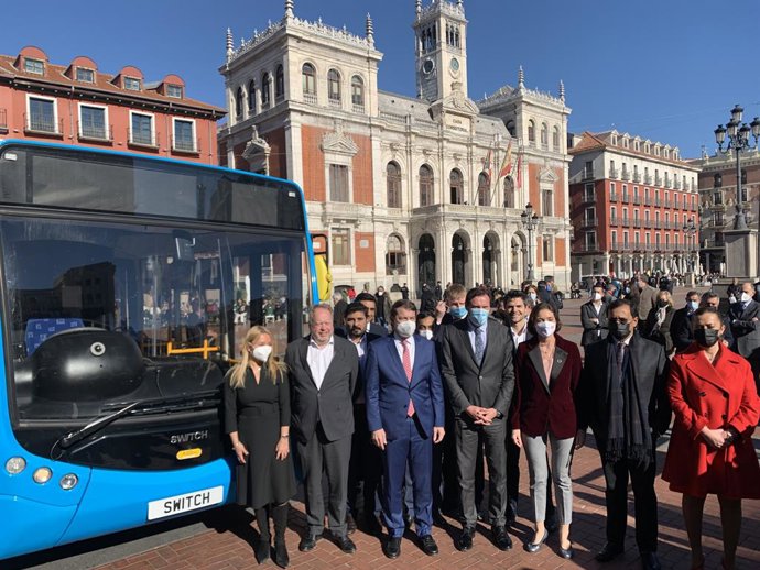 La ministra Reyes Maroto, el presidente de la Junta, Alfonso Fernández Mañueco, el alcalde de Valladolid, Óscar Puente, y la delegada del Gobierno, Virginia Barcones, este jueves en Valladolid.