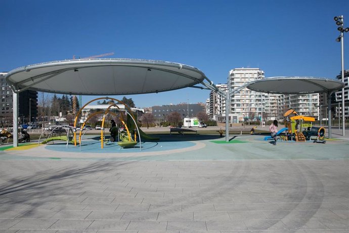 Cubiertas en el parque infantil en Lezkairu.