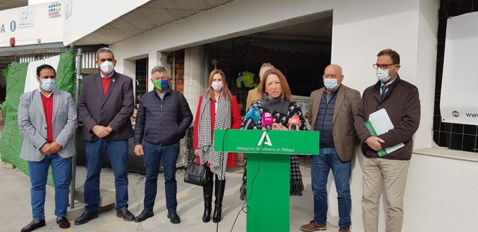 La delegada de la Junta de Andalucía en Málaga, Patricia Navarro, visita las obras del nuevo centro de salud de Cómpeta