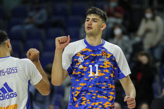 Archivo - Tristan Vukcevic durante el calentamiento del Real Madrid-CSKA de la Euroliga 2021-2022