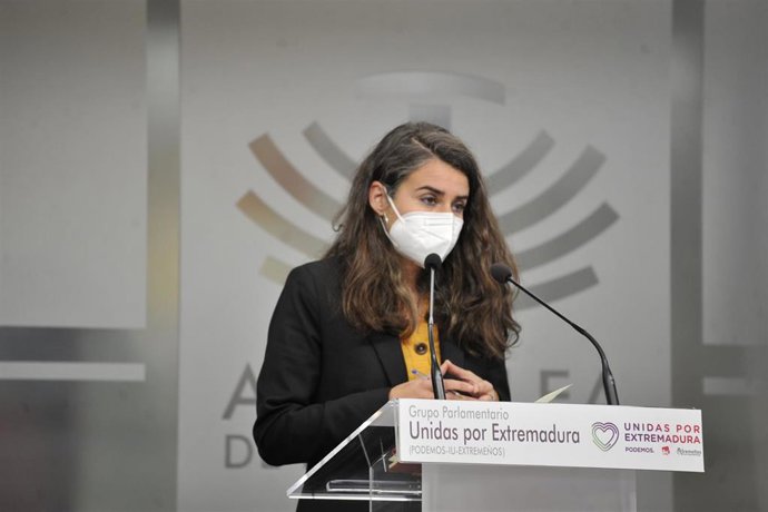 La portavoz de Unidas por Extremadura, Irene de Miguel, valora los datos de la EPA