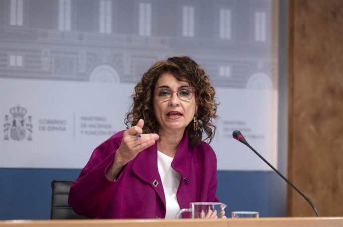 La ministra de Hacienda y Función Pública, María Jesús Montero, este jueves en rueda de prensa.