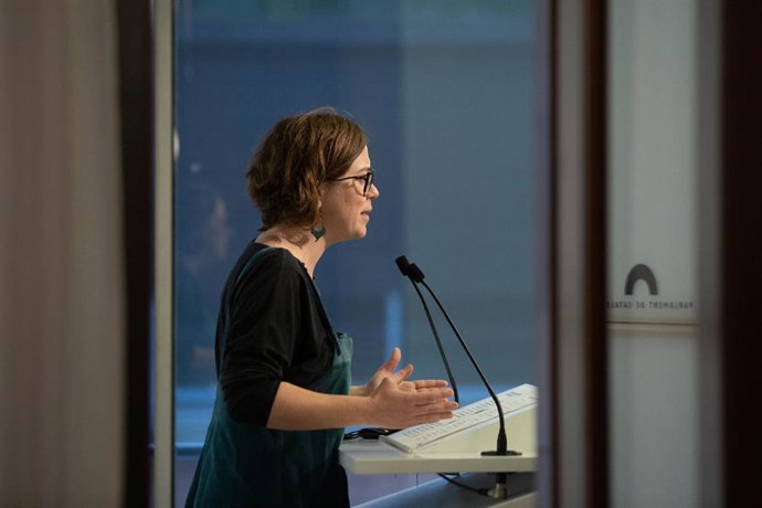 Archivo - La portavoz de la CUP en el Parlament, Eullia Reguant, en una comparecencia de la CUP en el Parlament de Cataluña, a 16 de noviembre de 2021, en Barcelona, Catalunya. Foto de archivo.