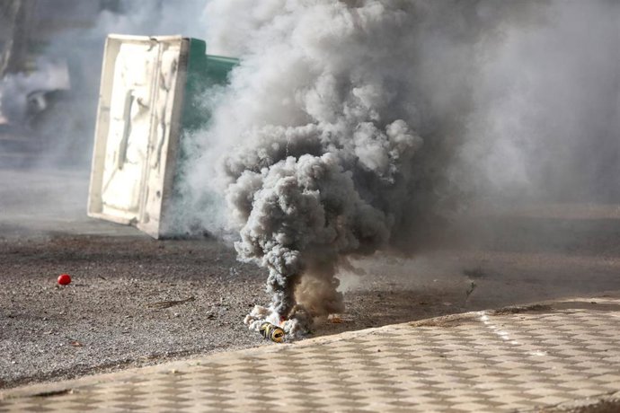 Archivo - Manifestantes en la novena jornada de la huelga del metal en el barrio del Río de San Pedro en Puerto Real a 24 de noviembre 2021 en Puerto Real (Cádiz)