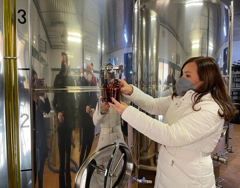 Madueño durante la recogida de muestras