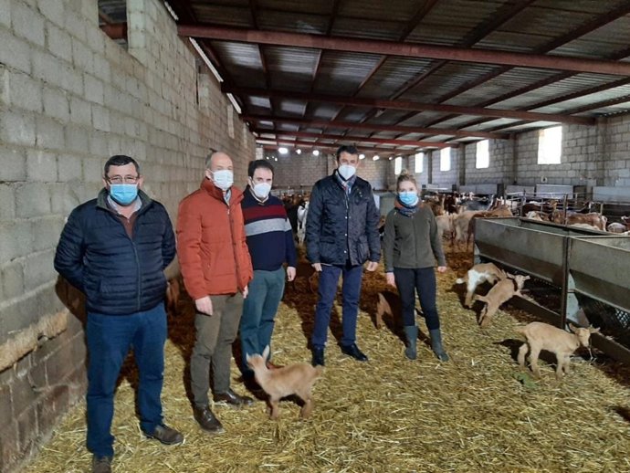 El delegado territorial de Agricultura, Ganadería y Pesca, Fernando Fernández Tapia-Ruano, informa sobre la nueva convocatoria de ayudas.