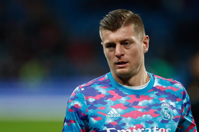 Toni Kroos of Real Madrid warms up during the Spanish League, La Liga Santander, football match played between Real Madrid and Valencia CF at Santiago Bernabeu stadium on January 08, 2022, in Madrid, Spain.
