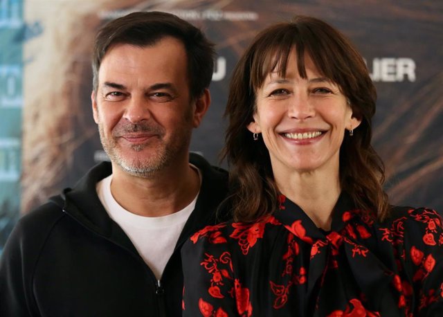 El director François Ozon y la actriz Sophie Marceau durante la presentación del film ‘Todo ha ido bien’