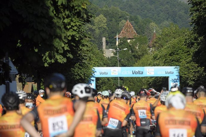 Primera edición de la cicloVolta, marcha cicloturista organizada por la Volta Ciclista a Catalunya