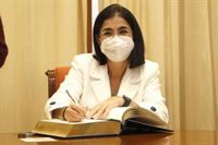 Darias dice que la mascarilla en exteriores se mantendrá "el tiempo mínimo imprescindible"