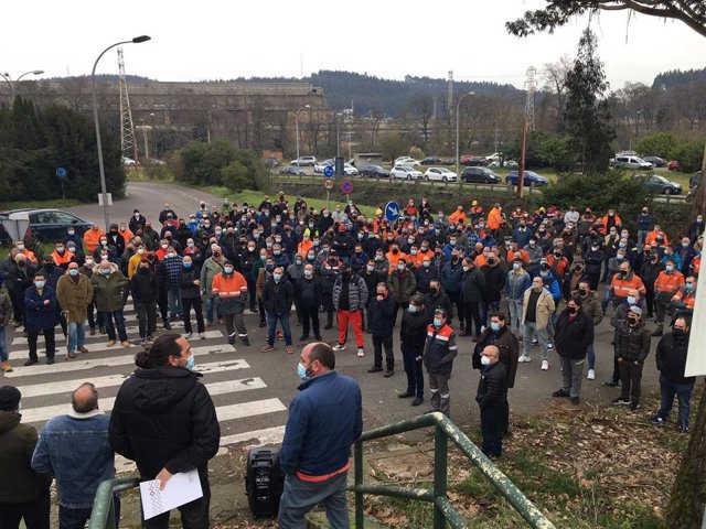 Asamblea de trabajadores de ArcelorMittal en Avilés (Asturias)
