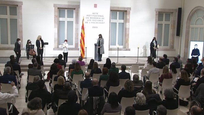 El Parlament ha conmemorado en un acto institucional el Día Internacional en Memoria de las Víctimas del Holocausto, en Barcelona, a 27 de enero de 2022.