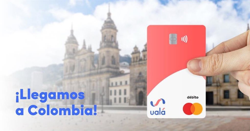 Archivo - Tarjeta de débito de Ualá