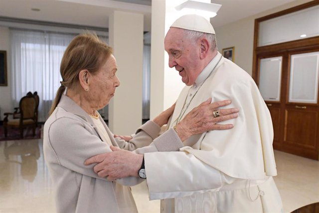 El Papa se reúne con una superviviente del campo de concentración de Auschwitz