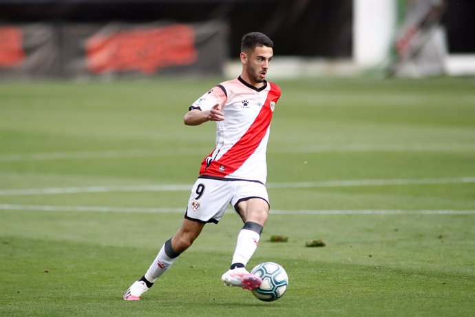 Archivo - Andres Martin of Rayo Vallecano in action during the SmartBank spanish league, football match, played between Rayo Vallecano and Albacete BP at Vallecas Stadium in the restart of the second half of the match, postponed since last December 15, 