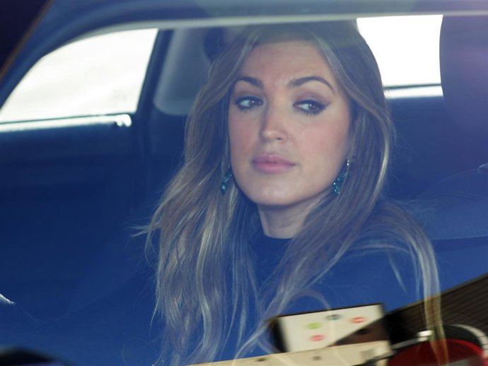 Marta Riesco sale del trabajo, a 12 de enero de 2022, en Madrid (España).