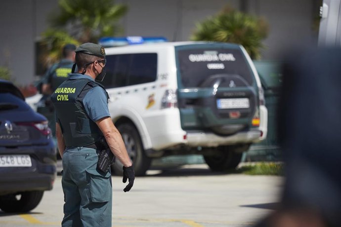 Archivo - Un guardia civil en Navarra (archivo)