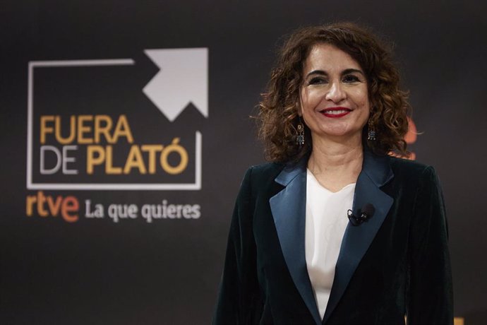 La ministra de Hacienda, María Jesús Montero, este viernes en Sevilla antes de intervenir en el programa de RTVE 'Fuera de Plató'.