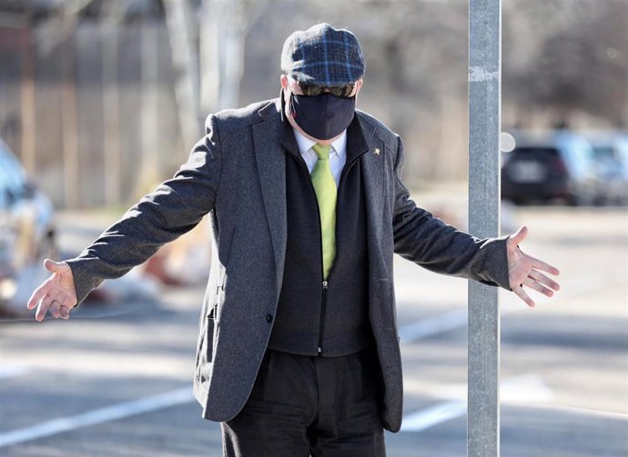 El comisario jubilado José Manuel Villarejo sale tras declarar en una nueva sesión del juicio por la operación Tándem, en la Audiencia Nacional.