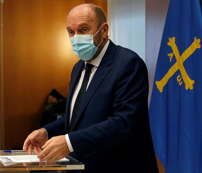 El Vicepresidente Y Consejero De Administración Autonómica, Medio Ambiente Y Cambio Climático, Juan Cofiño, En Rueda De Prensa.