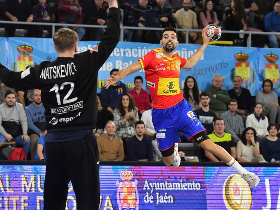 Archivo - Ferran Solé, en un partido de la selección española de balonmano.