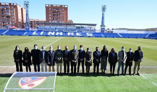 Visita al campo de fútbol de Linarejos.