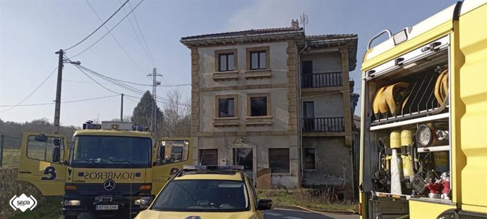 Incencio en la planta baja de una vivienda deshabitada en Siero.