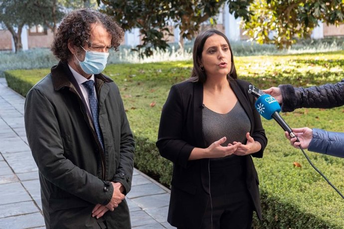 Beatriz Jurado y Pablo Venzal, este viernes en el Parlamento