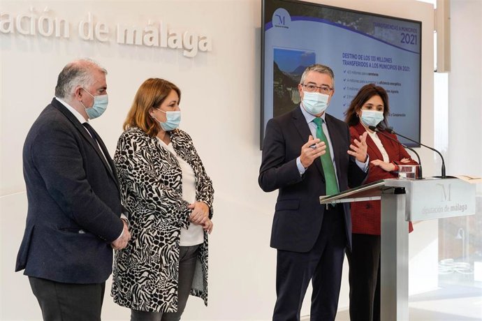 Archivo - El presidente de la Diputacion, Francisco Salado, presenta los datos de transferencias a ayuntamientos al cierre del ejercicio presupuestario de 2021 junto a los vicepresidentes de la institución Margarita del Cid, Natacha Rivas y Manuel Marmo