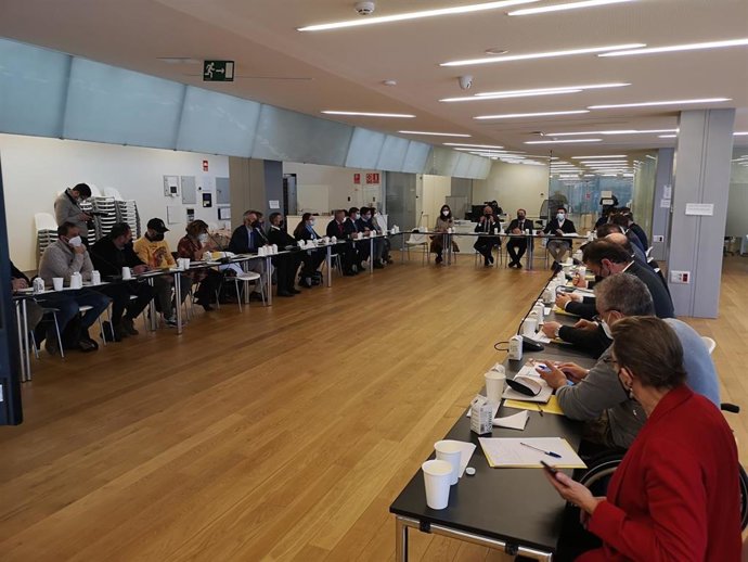 El alcalde de Sevilla, Antonio Muñoz, ha presidido la reunión del Consejo Local de Turismo.