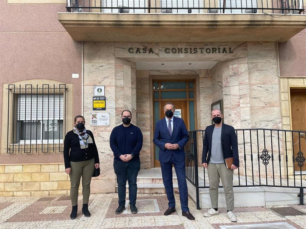 Vicente García Egea, en su visita a Rioja (Almería)