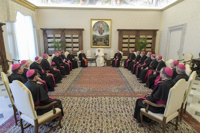 El Papa Francisco y el cardenal Arzbispo de Valladolid, Ricardo Blázquez, a su derecha.