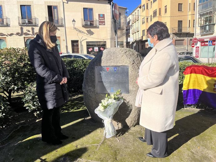 La alcaldesa de Segovia, Clara Luquero, y la concejal de Memoria Histórica, Ana Peñalosa.