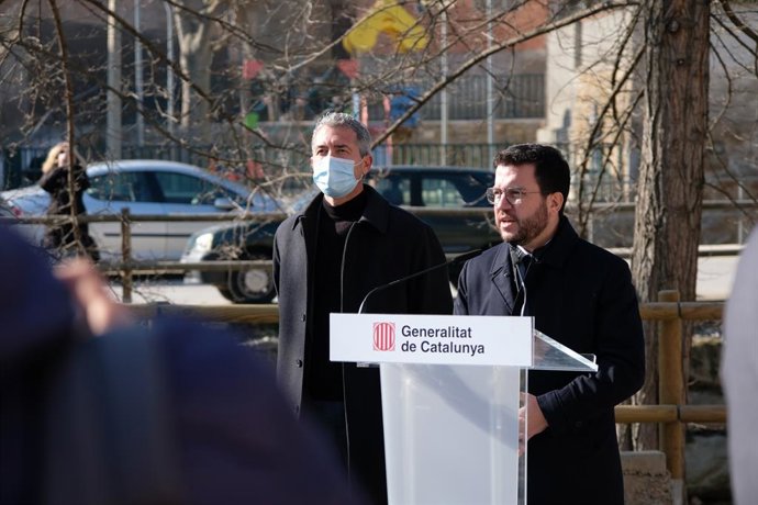 El president de la Generalitat, Pere Aragons, al costat del conseller d'Educació de la Generalitat, Josep Gonzlez-Cambray.