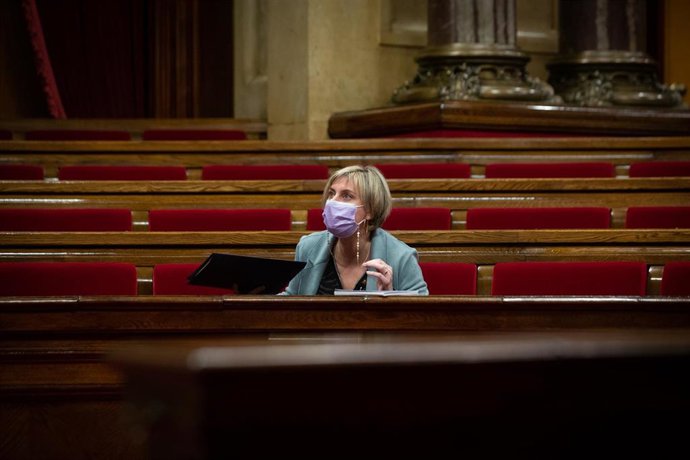 Imagen de archivo - La vicepresidenta primera del Parlament y exconsellera de Salud, Alba Vergés, en la Cámara catalana.