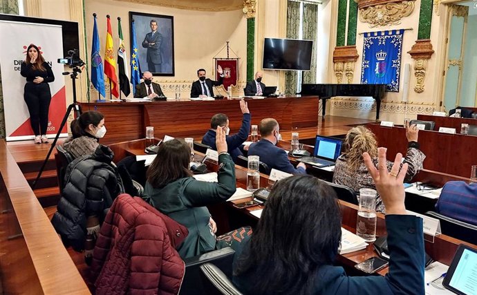 Votación en el pleno de la diputación de este 28 enero.