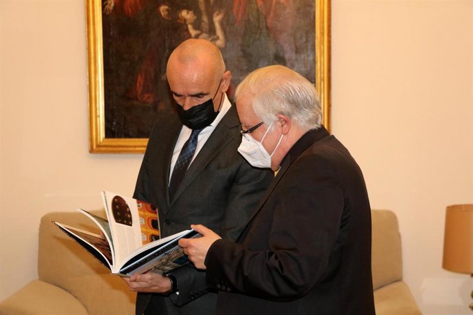 Encuentro institucional entre Muñoz y Sáiz en el Ayuntamiento.
