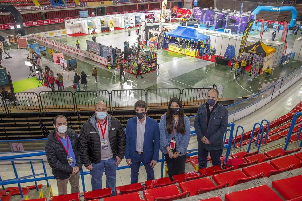 El delegado de Transición Ecológica y Deportes, David Guevara, ha inaugurado la Feria del Corredor en el marco de la XXVII edición del EDP Medio Maratón de Sevilla.