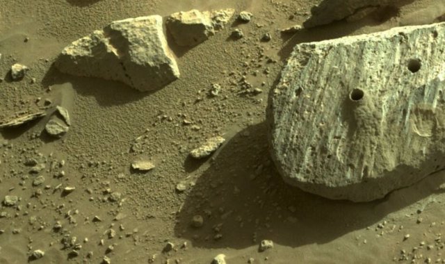 Roca marciana perforada por el rover Perseverance