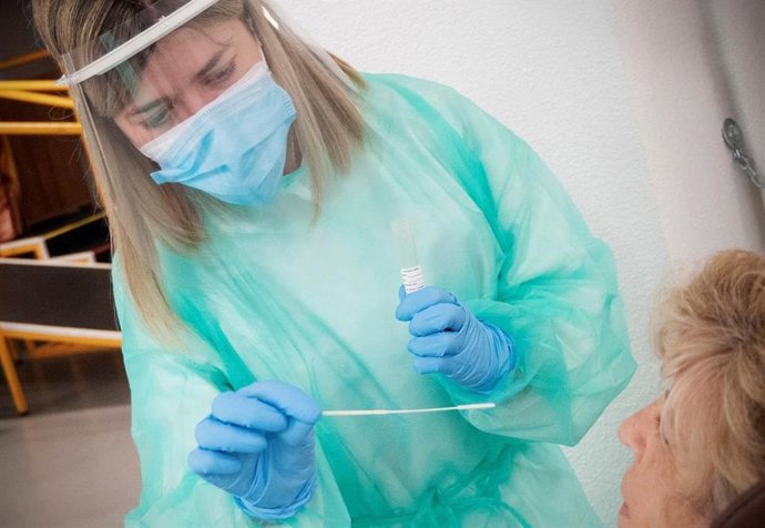 Bajan los nuevos casos hasta los 4.105 en C-LM, que registra 17 fallecimientos