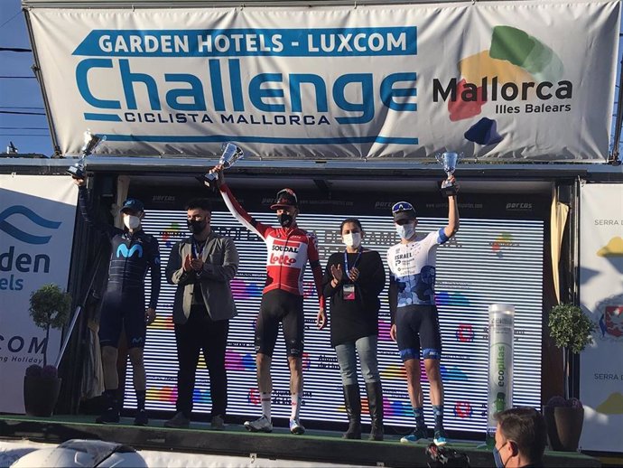 Podio del Trofeo Serra de Tramuntana, ganado por Tim Wellens y con Alejandro Valverde (Movistar Team) segundo, dentro de la Challenge Mallorca 2022