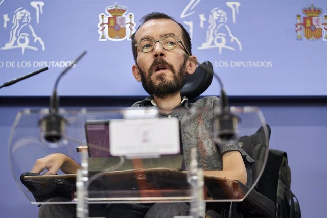 Archivo - El portavoz de Unidas Podemos, Pablo Echenique, en una rueda de prensa, durante una Junta de Portavoces en el Congreso 
