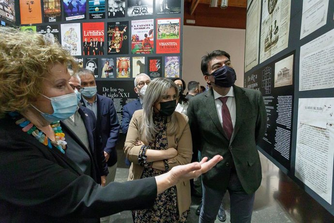 Barcala define al Principal de Alicante como "corazón cultural" al inaugurar la exposición del 175 Aniversario