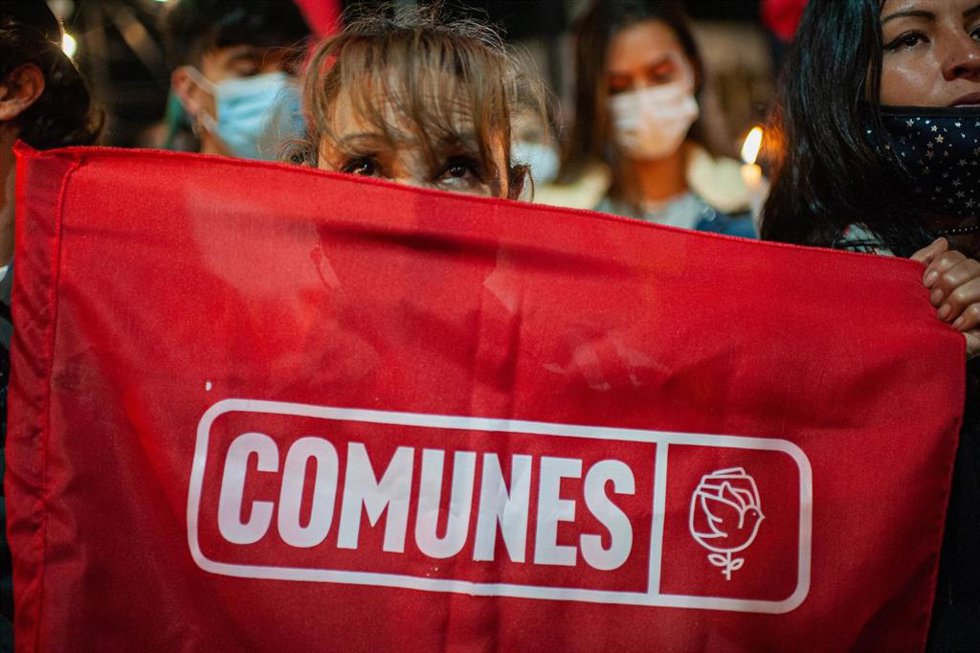 Simpatizante del partido colombiano Comunes.