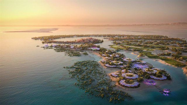 Arabia Saudí desarrolla, con la ayuda del científico español Carlos Duarte, un proyecto de turismo regenerativo de extra lujo que mejorará el estado de la biodiversidad del Mar Rojo un 30% en 2040.