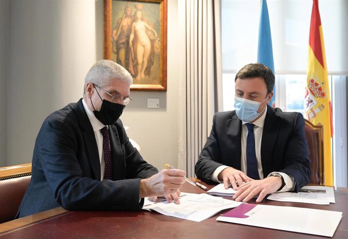 El Presidente De Renfe, Isaías Táboas, Se Reúne Con Su Homólogo De La Diputación Coruñesa, Valentín González Formoso