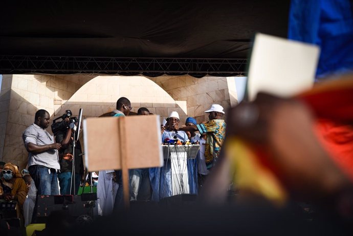 Archivo - 04 June 2021, Mali, Bamako: Leader of the coalition M5-RFP Choguel Kokalla Maiga delivers a speech at Independence Square to mark the first anniversary of founding the movement. Photo: Nicolas Remene/Le Pictorium Agency via ZUMA/dpa