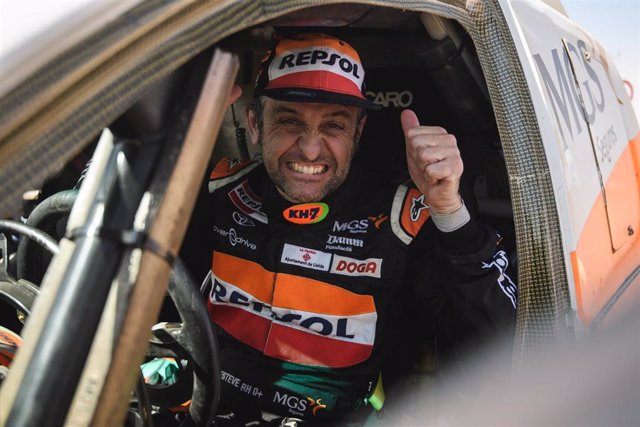El piloto español Isidre Esteve durante el Dakar 2022.