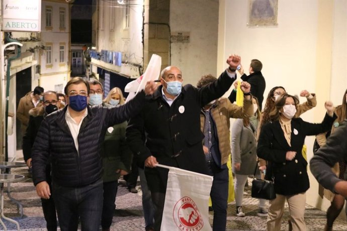 Fernández Vara en Portalegre (Portugal) en el cierre de campaña de las elecciones lusas.